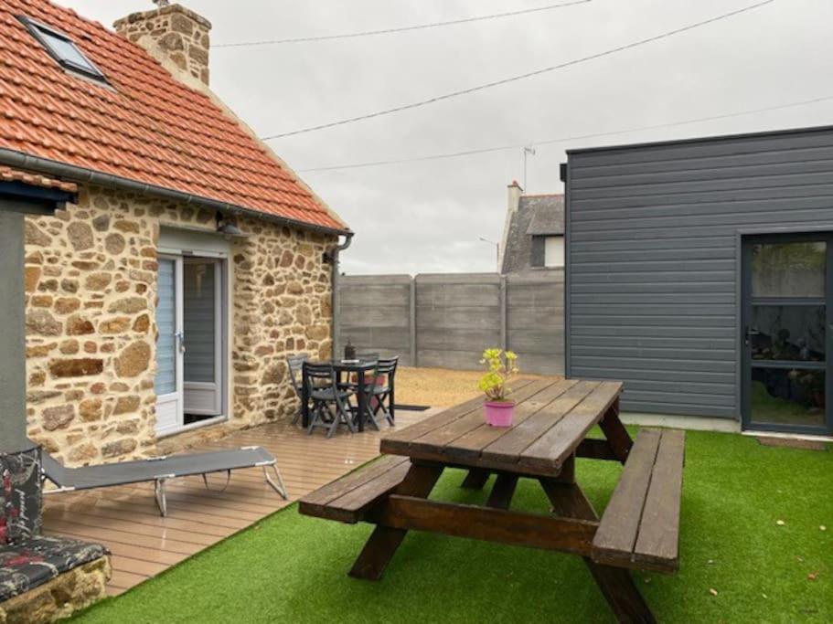Holiday home Maison De Pecheur Et Son Loft A 300 M De La Trevou-Treguignec